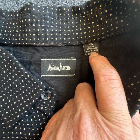 Neimus Marcus Mens Black shirt 2X Gold  & Brown Shapes Short Sleeve Silk Blend - Picture 4 of 10